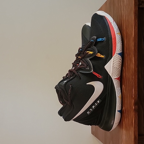 Nike Other - Nike Kyrie 5 Friends Sz 10.5